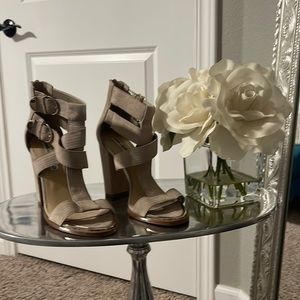 Karl Lagerfeld Paris Ecru Leather Heels size 7.5